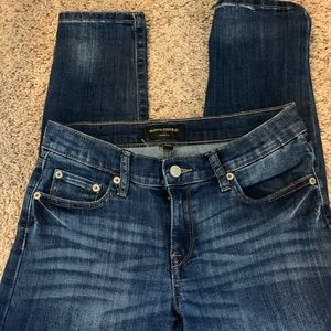 Women’s ankle skinny jean